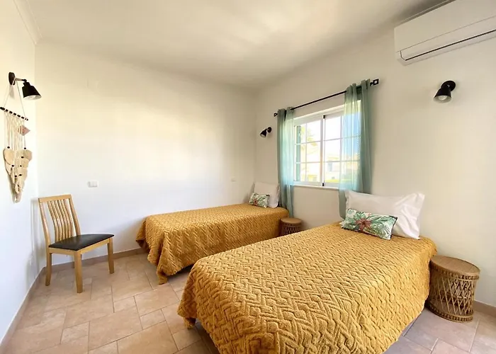 Porto De Mos Family House Lagos