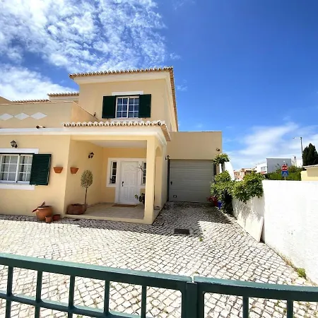 Semesterbostad Porto De Mos Family House *