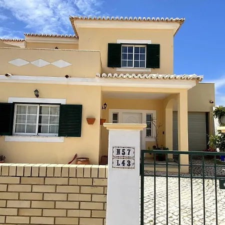 Semesterbostad Porto De Mos Family House *