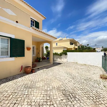 Porto De Mos Family House Lagos