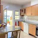 Porto De Mós Family House